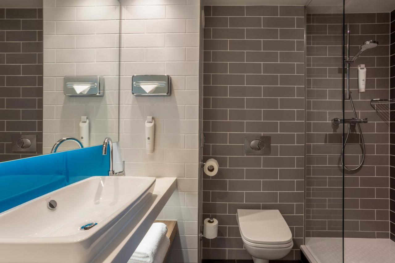 Express - & South Lakes By Ihg Hotel