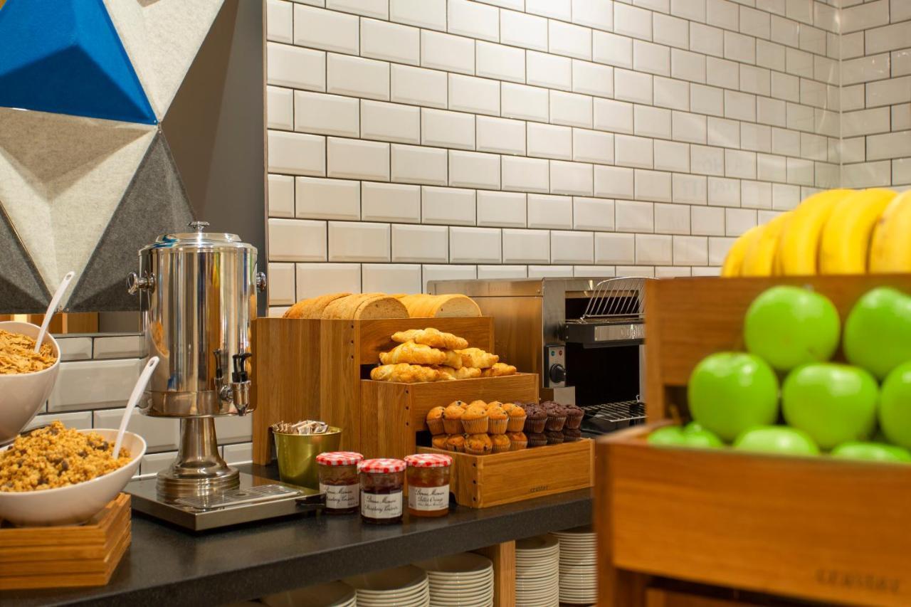 Express - & South Lakes By Ihg Hotel 3*